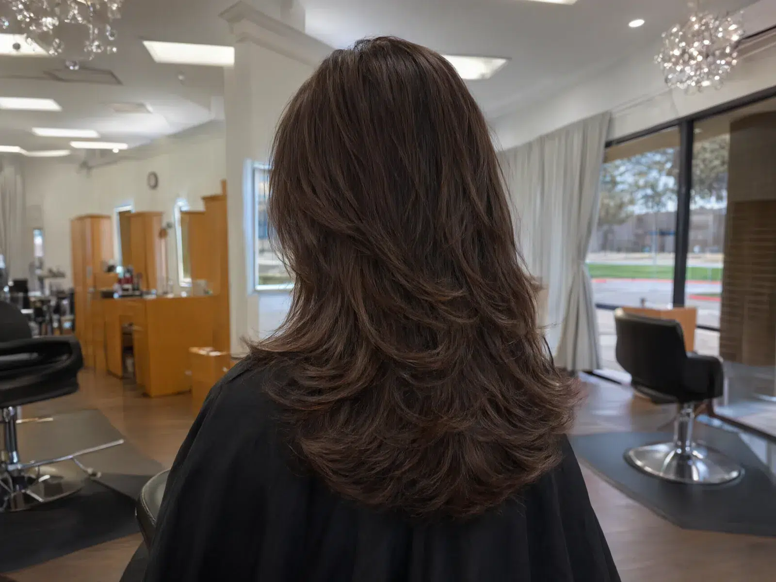 Bouncy, glossy blowout with movement in the ends, in the salon chair at Salon D