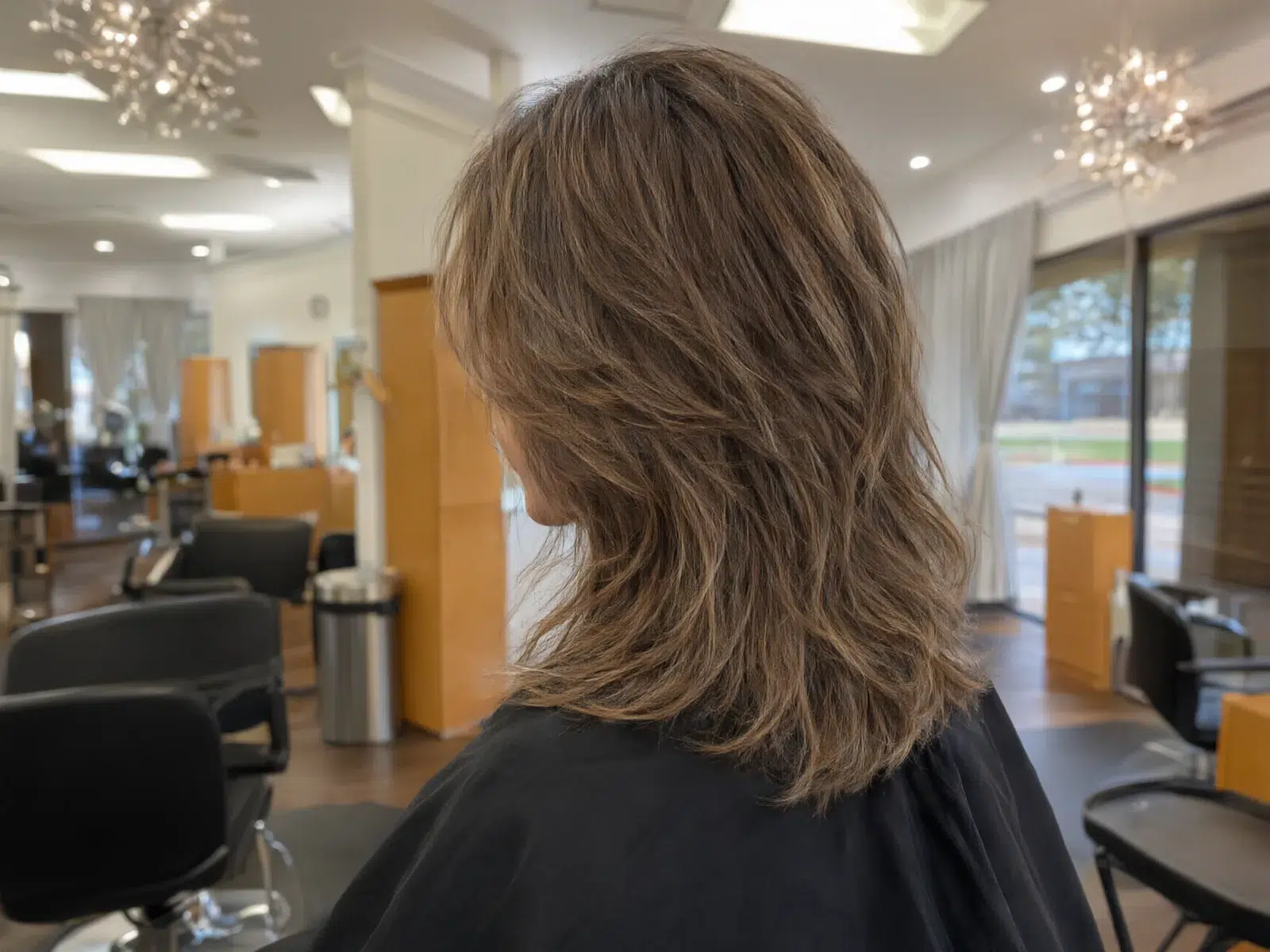 Close-up: caramel bronde lob, tousled